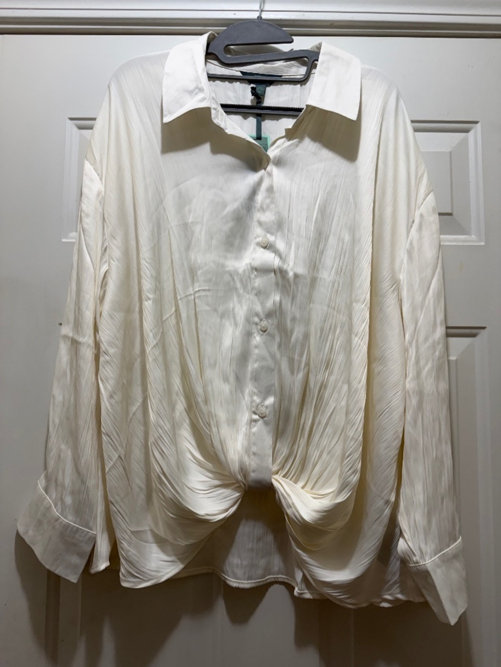 Terra & Sky 1X Surplice top NWT, color cream